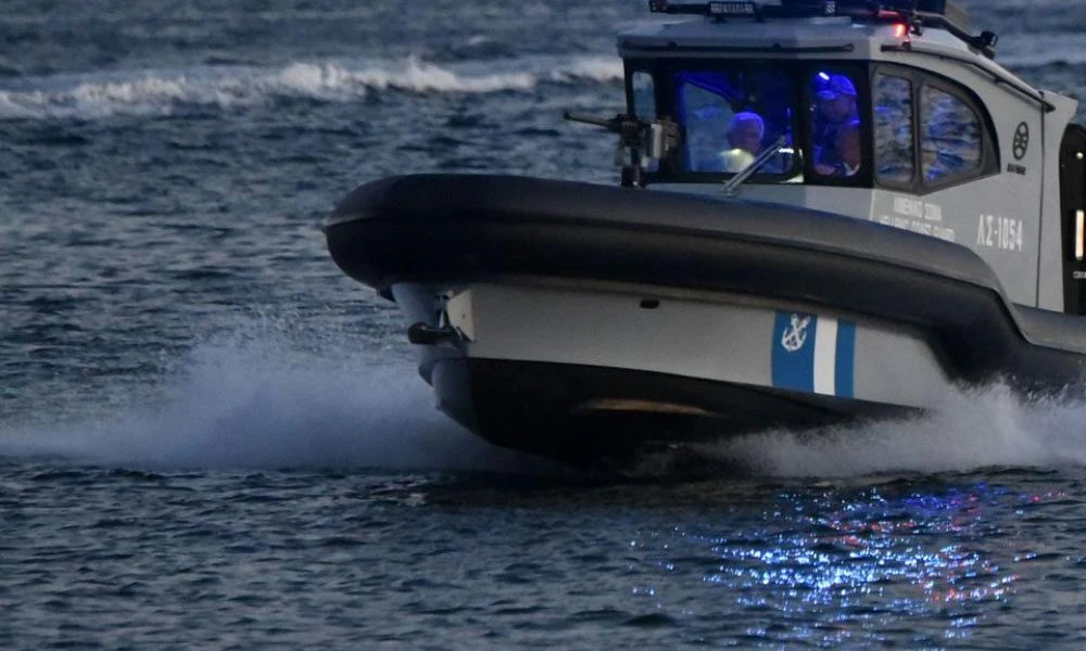 Ρόδος: Καταδίωξη από το Λιμενικό και σύλληψη αλλοδαπού διακινητή - «Έπεσαν» προειδοποιητικά πυρά (Βίντεο)